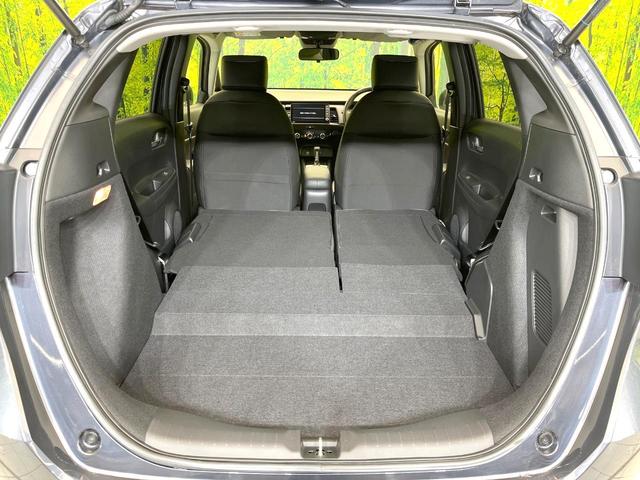 ���i�̂���������ʋ΁A���}���ɏ\���ȉ׎��X�y�[�X���m�ۂ��Ă���܂��B�Z�J���h�V�[�g��|���ƁA�傫�ȉו��̐ύڂ��\�ł���