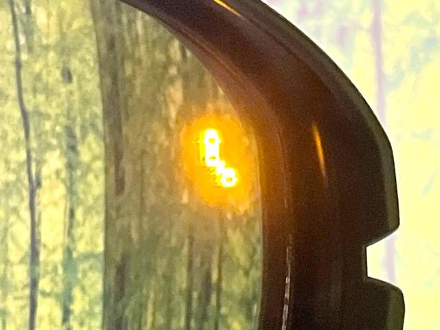 �y�u���C���h�X�|�b�g�C���t�H���[�V�����z���s���A�h�A�~���[�̎��p�ɂȂ�₷���ӏ��Ɍ㑱�Ԃ��ڋ߂���ƃT�C�h�~���[�t�߂Ɍx����\���A�h���C�o�[�ɒ��ӊ��N�����Ă���܂��B