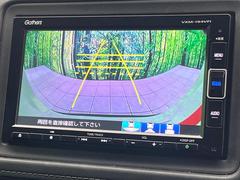 【バックカメラ】駐車時に後方がリアルタイム映像で確認できます。大型商業施設や立体駐車場での駐車時や、夜間のバック時に大活躍！運転スキルに関わらず、今や必須となった装備のひとつです！ 6