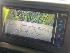 【バックカメラ】駐車時に後方がリアルタイム映像で確認できます。大型商業施設や立体駐車場での駐車時や、夜間のバック時に大活躍！運転スキルに関わらず、今や必須となった装備のひとつです！ 5