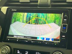 【バックカメラ】駐車時に後方がリアルタイム映像で確認できます。大型商業施設や立体駐車場での駐車時や、夜間のバック時に大活躍！運転スキルに関わらず、今や必須となった装備のひとつです！ 5