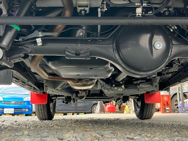 ジムニーシエラ ＪＣ　パートタイム４ＷＤ　ＨＫＳマフラー　ミリタリーグリル　純正ＯＰアンダーガーニッシュ／シートカバー／シートカバー／マッドフラップ　８インチナビＴＶ　バックカメラ　ＥＴＣ　ワンオーナー禁煙記録簿（12枚目）