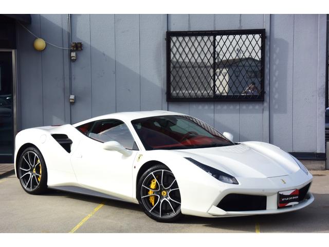 ４８８ＧＴＢ ベースグレード　カーボンパーツ　純正２０インチ　跳ね馬イエローステッチヘッドレスト（6枚目）