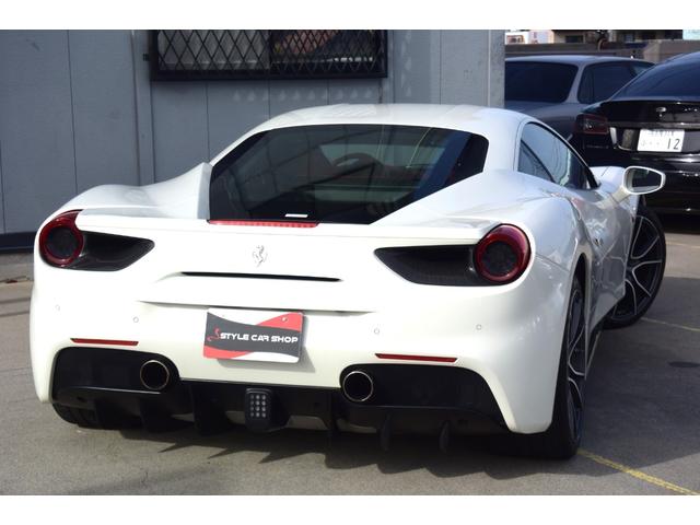 ４８８ＧＴＢ ベースグレード　カーボンパーツ　純正２０インチ　跳ね馬イエローステッチヘッドレスト（13枚目）