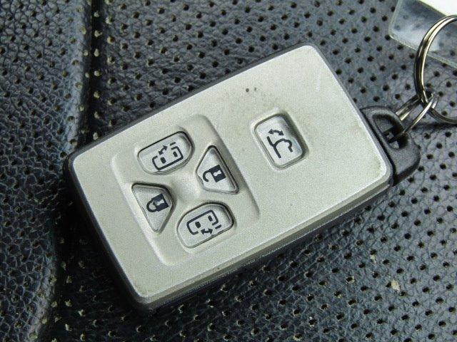 350S Cパッケージ 1年保証付 サンルーフ 両側パワースライドドア HDDナビ レザーシートカバー 後席フリップダウンモニター コーナーセンサー 19インチ社外アルミ 電動リアゲート ローダウン バックカメラ 7人乗(10枚目)