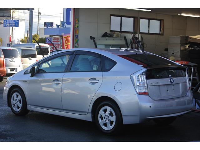 プリウス Ｓ　ワンオーナー禁煙車ナビ走行３万キロ台（5枚目）