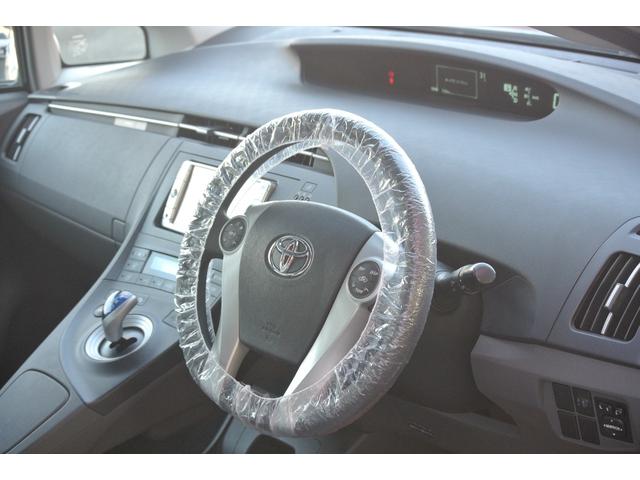 プリウス Ｓ　ワンオーナー禁煙車ナビ走行３万キロ台（8枚目）