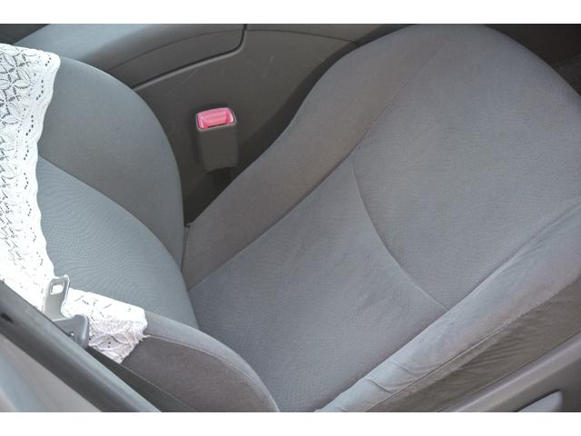 プリウス Ｓ　ワンオーナー禁煙車ナビ走行３万キロ台（12枚目）