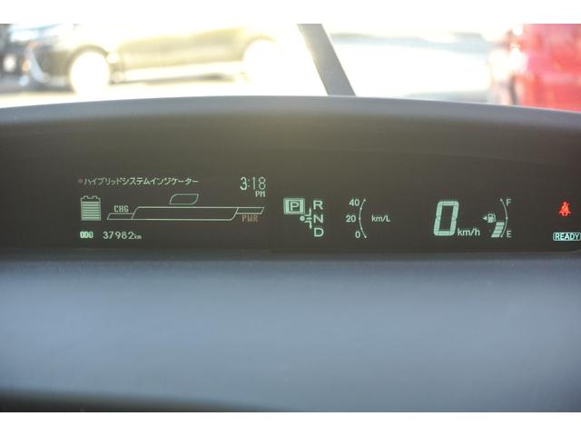 プリウス Ｓ　ワンオーナー禁煙車ナビ走行３万キロ台（13枚目）