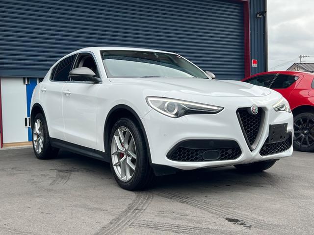 ステルヴィオ ファーストエディション　４００台限定車／ターボ／２８０ＰＳ／ｈａｒｍａｎｋａｒｄｏｎサウンド／茶レザーシート／パワーバックドア／シートヒーター／ディスプレイオーディオ／バックカメラ／前後ドラレコ（6枚目）