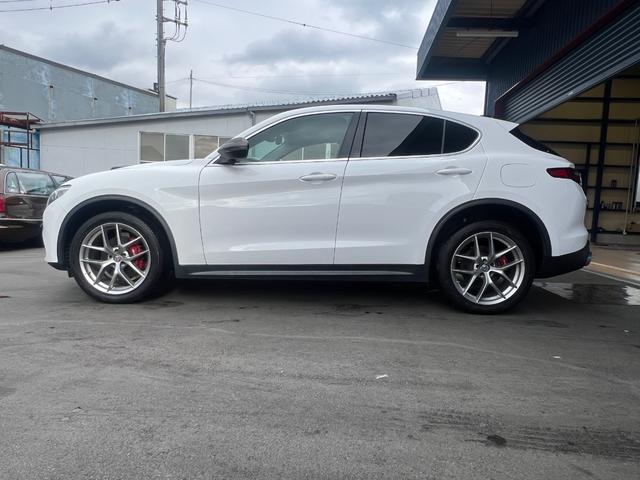 ステルヴィオ ファーストエディション　４００台限定車／ターボ／２８０ＰＳ／ｈａｒｍａｎｋａｒｄｏｎサウンド／茶レザーシート／パワーバックドア／シートヒーター／ディスプレイオーディオ／バックカメラ／前後ドラレコ（8枚目）