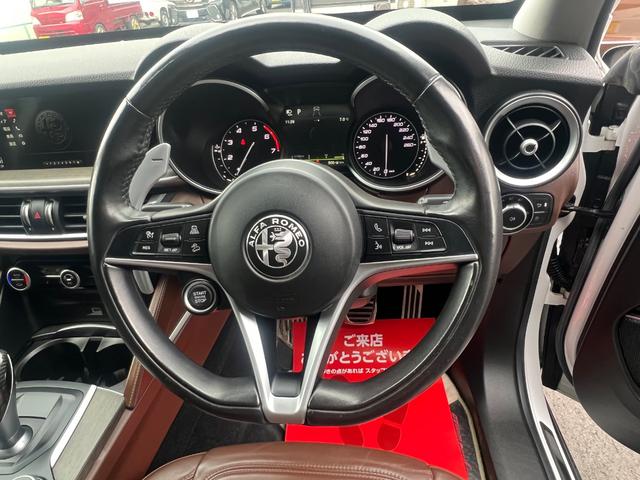 ステルヴィオ ファーストエディション　４００台限定車／ターボ／２８０ＰＳ／ｈａｒｍａｎｋａｒｄｏｎサウンド／茶レザーシート／パワーバックドア／シートヒーター／ディスプレイオーディオ／バックカメラ／前後ドラレコ（11枚目）