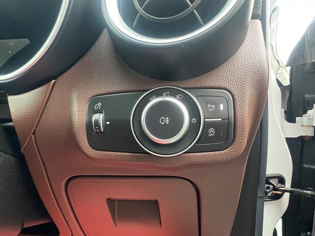 ステルヴィオ ファーストエディション　４００台限定車／ターボ／２８０ＰＳ／ｈａｒｍａｎｋａｒｄｏｎサウンド／茶レザーシート／パワーバックドア／シートヒーター／ディスプレイオーディオ／バックカメラ／前後ドラレコ（12枚目）