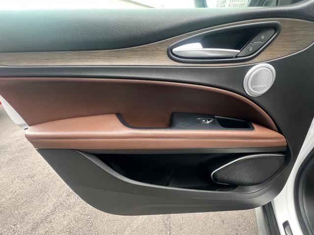 ステルヴィオ ファーストエディション　４００台限定車／ターボ／２８０ＰＳ／ｈａｒｍａｎｋａｒｄｏｎサウンド／茶レザーシート／パワーバックドア／シートヒーター／ディスプレイオーディオ／バックカメラ／前後ドラレコ（23枚目）