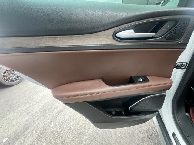 ステルヴィオ ファーストエディション　４００台限定車／ターボ／２８０ＰＳ／ｈａｒｍａｎｋａｒｄｏｎサウンド／茶レザーシート／パワーバックドア／シートヒーター／ディスプレイオーディオ／バックカメラ／前後ドラレコ（24枚目）