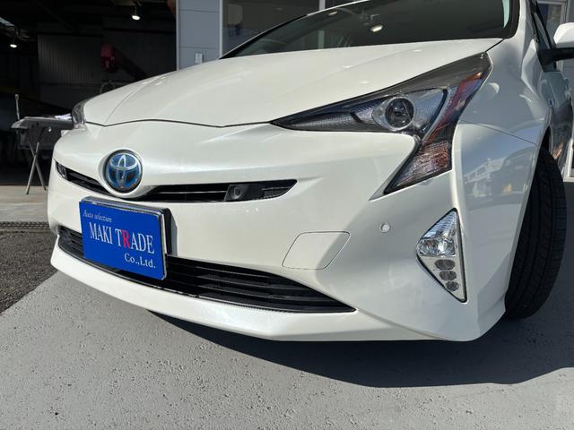 プリウス Ｓ　レーンアシスト／衝突軽減ブレーキ／クリアランスソナー／プッシュスタート／スマートキー／バックカメラ／Ｂｌｕｅｔｏｏｔｈ／ステアリングリモコン／ＳＤナビ／ＬＥＤヘッドライト（4枚目）