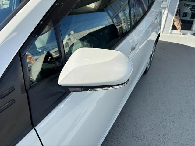 プリウス Ｓ　レーンアシスト／衝突軽減ブレーキ／クリアランスソナー／プッシュスタート／スマートキー／バックカメラ／Ｂｌｕｅｔｏｏｔｈ／ステアリングリモコン／ＳＤナビ／ＬＥＤヘッドライト（5枚目）