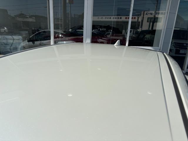 プリウス Ｓ　レーンアシスト／衝突軽減ブレーキ／クリアランスソナー／プッシュスタート／スマートキー／バックカメラ／Ｂｌｕｅｔｏｏｔｈ／ステアリングリモコン／ＳＤナビ／ＬＥＤヘッドライト（6枚目）