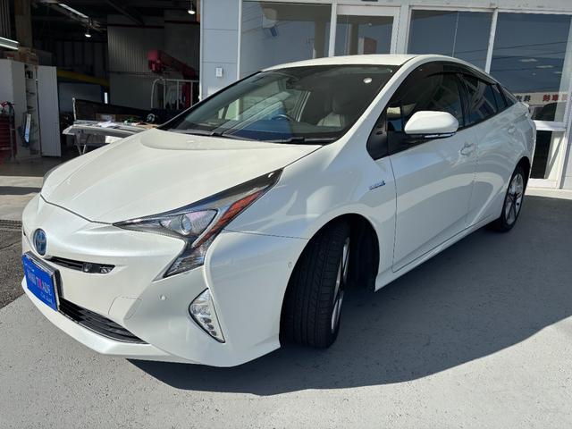 プリウス Ｓ　レーンアシスト／衝突軽減ブレーキ／クリアランスソナー／プッシュスタート／スマートキー／バックカメラ／Ｂｌｕｅｔｏｏｔｈ／ステアリングリモコン／ＳＤナビ／ＬＥＤヘッドライト（7枚目）