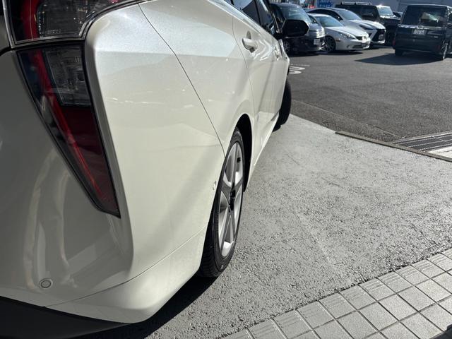 プリウス Ｓ　レーンアシスト／衝突軽減ブレーキ／クリアランスソナー／プッシュスタート／スマートキー／バックカメラ／Ｂｌｕｅｔｏｏｔｈ／ステアリングリモコン／ＳＤナビ／ＬＥＤヘッドライト（10枚目）