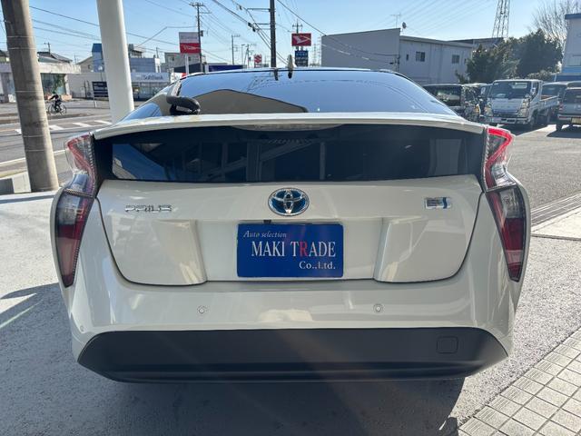 プリウス Ｓ　レーンアシスト／衝突軽減ブレーキ／クリアランスソナー／プッシュスタート／スマートキー／バックカメラ／Ｂｌｕｅｔｏｏｔｈ／ステアリングリモコン／ＳＤナビ／ＬＥＤヘッドライト（11枚目）