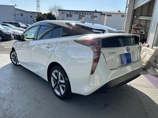 プリウス Ｓ　レーンアシスト／衝突軽減ブレーキ／クリアランスソナー／プッシュスタート／スマートキー／バックカメラ／Ｂｌｕｅｔｏｏｔｈ／ステアリングリモコン／ＳＤナビ／ＬＥＤヘッドライト（17枚目）