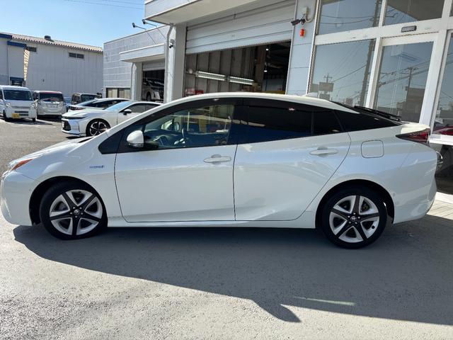 プリウス Ｓ　レーンアシスト／衝突軽減ブレーキ／クリアランスソナー／プッシュスタート／スマートキー／バックカメラ／Ｂｌｕｅｔｏｏｔｈ／ステアリングリモコン／ＳＤナビ／ＬＥＤヘッドライト（18枚目）