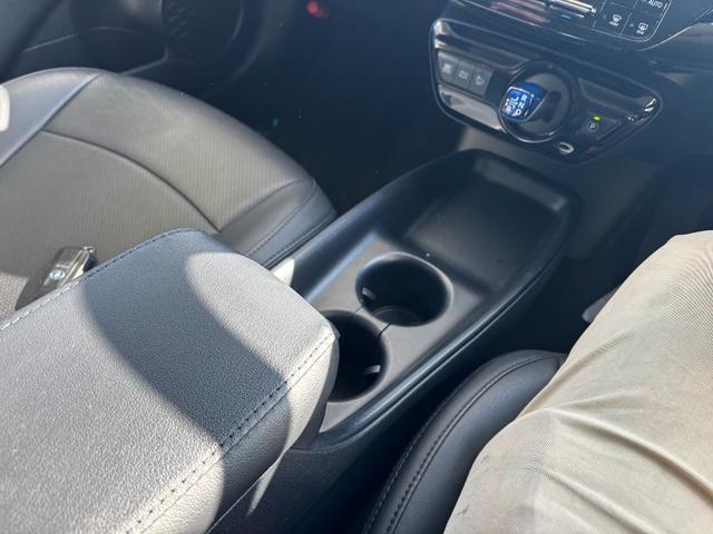 プリウス Ｓ　レーンアシスト／衝突軽減ブレーキ／クリアランスソナー／プッシュスタート／スマートキー／バックカメラ／Ｂｌｕｅｔｏｏｔｈ／ステアリングリモコン／ＳＤナビ／ＬＥＤヘッドライト（27枚目）