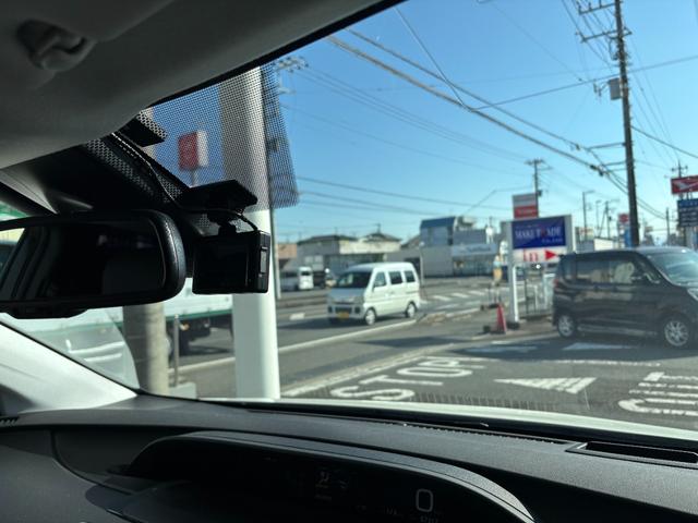 プリウス Ｓ　レーンアシスト／衝突軽減ブレーキ／クリアランスソナー／プッシュスタート／スマートキー／バックカメラ／Ｂｌｕｅｔｏｏｔｈ／ステアリングリモコン／ＳＤナビ／ＬＥＤヘッドライト（31枚目）