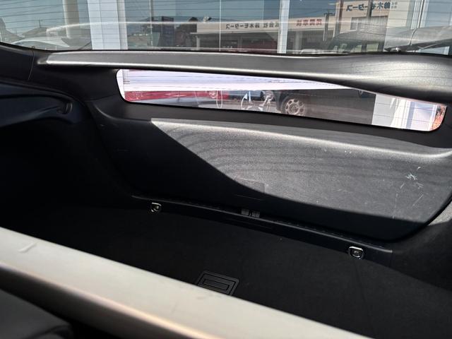 プリウス Ｓ　レーンアシスト／衝突軽減ブレーキ／クリアランスソナー／プッシュスタート／スマートキー／バックカメラ／Ｂｌｕｅｔｏｏｔｈ／ステアリングリモコン／ＳＤナビ／ＬＥＤヘッドライト（40枚目）