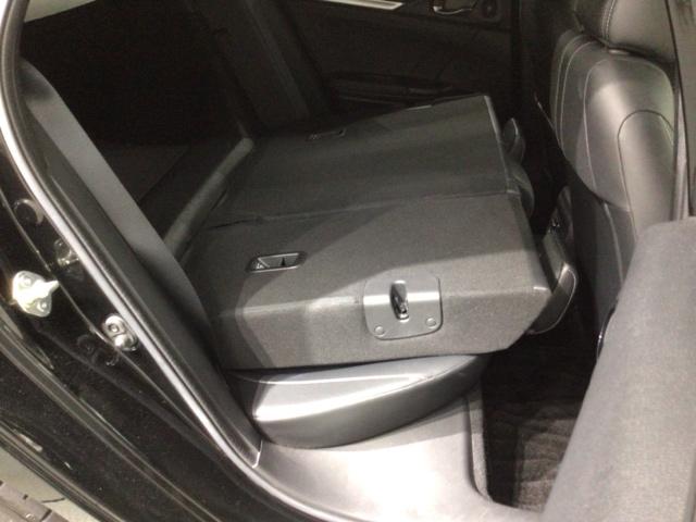 専門業者にて内外装のクリーニングを実施しております！