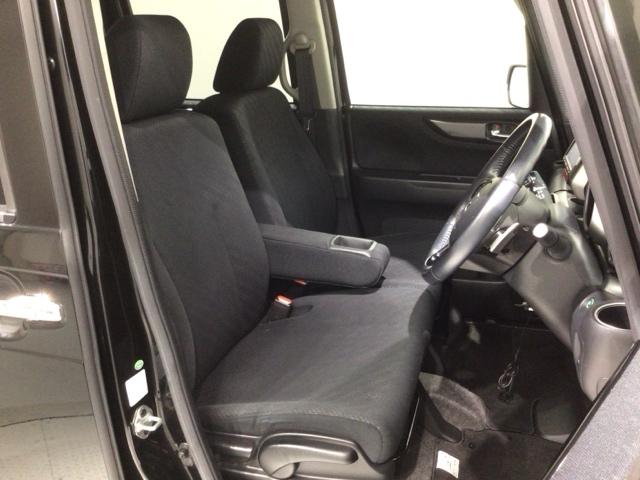 シートは厚めのクッションですのでゆったり座れますよ。