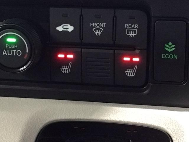 フロント両席にはシートヒーターが付いています！寒い日に便利な装備ですね。
