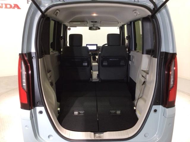 リアシートを倒すと、ラゲッジスペースを広くお使いいただけます！