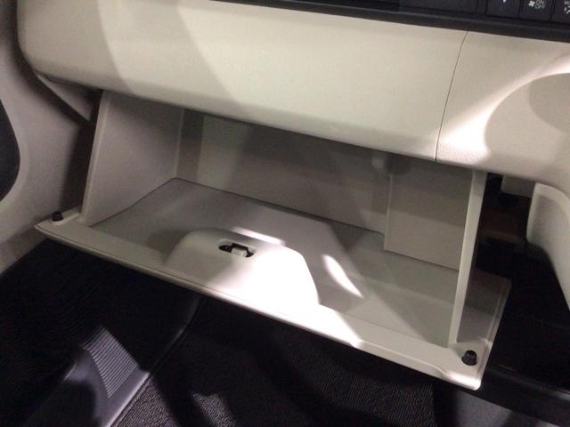 専門業者にて内外装のクリーニングを実施しております！