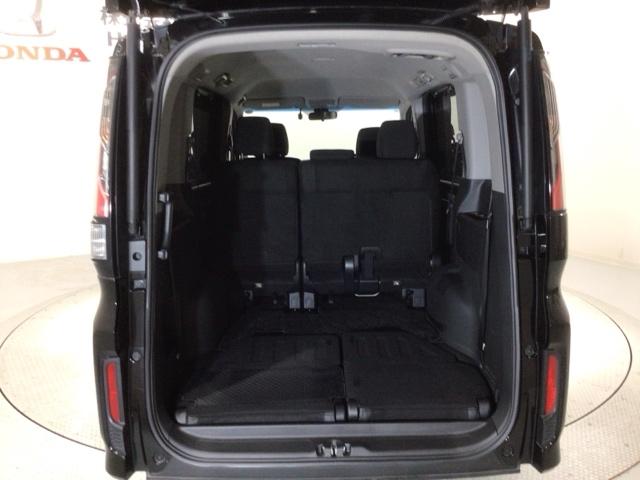 ３列目シートを格納すればラゲッジスペースを更に広く使えます。