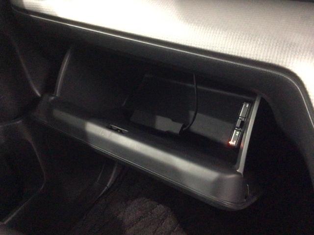 専門業者にて内外装のクリーニングを実施しております！