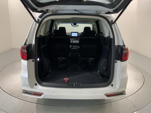 ３列目シートを格納すればラゲッジスペースを更に広く使えます。