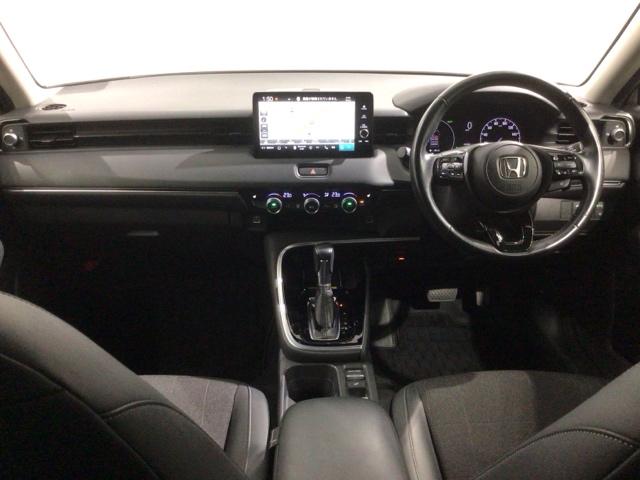 ヴェゼル ｅ：ＨＥＶＺ　Ｈ　ＳＥＮＳＩＮＧ　最長５年保証　ワンオ－ナ－　純正ナビ　ＴＶ　Ｒカメラ　ＢＴオ－ディオ　ＥＴＣ　ＬＥＤライト　ＶＳＡ　シ－トヒ－タ－　クルコン　アルミ　スマ－トキ－　盗難防止装置　整備記録簿　ＡＡＣ（9枚目）