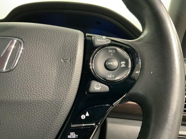 �N���[�Y�R���g���[���𑕔����Ă��܂��B�������H�Ȃǂň��̑��x�ő����Ă����̂ŉ^�]���y�ł���I���x��ݒ�ł��܂��̂ŁA�X�s�[�h�̏o�������ɂ����ӂł��܂��B