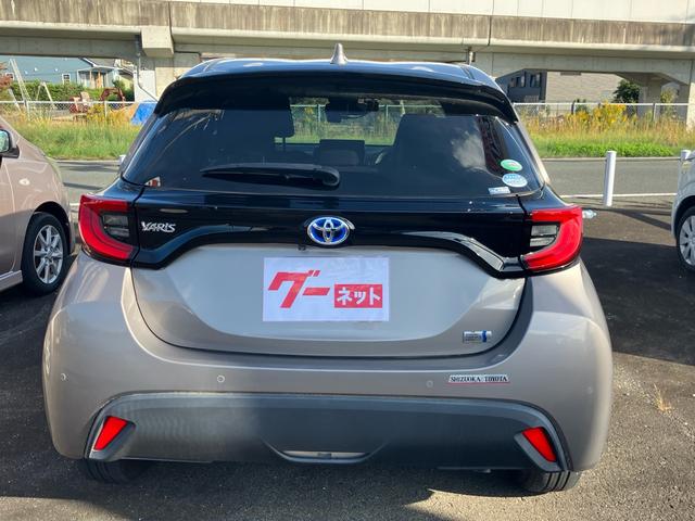 ヤリス ハイブリッドＺ　禁煙車　衝突軽減　レーダークルーズ　オートハイビーム　ＬＥＤヘッド　シートヒーター　スマートキー　オートエアコン　ドラレコ　ＥＴＣ（10枚目）
