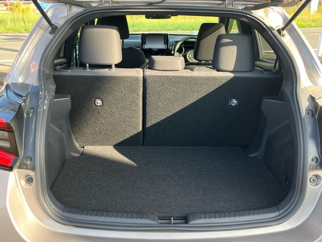 ヤリス ハイブリッドＺ　禁煙車　衝突軽減　レーダークルーズ　オートハイビーム　ＬＥＤヘッド　シートヒーター　スマートキー　オートエアコン　ドラレコ　ＥＴＣ（13枚目）