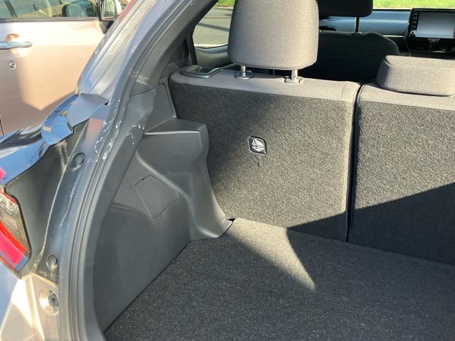 ヤリス ハイブリッドＺ　禁煙車　衝突軽減　レーダークルーズ　オートハイビーム　ＬＥＤヘッド　シートヒーター　スマートキー　オートエアコン　ドラレコ　ＥＴＣ（15枚目）