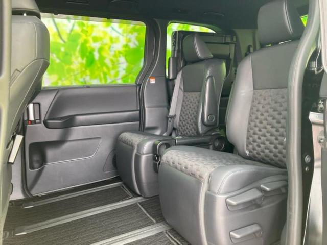 ヴォクシー ハイブリッドＳ－Ｚ　ディスプレイオーディオ＋ナビ１０．５インチ／フリップダウンモニター　純正　１４インチ／トヨタセーフティセンス／両側電動スライドドア／シートヒーター　前席／車線逸脱防止支援システム　衝突被害軽減システム（8枚目）