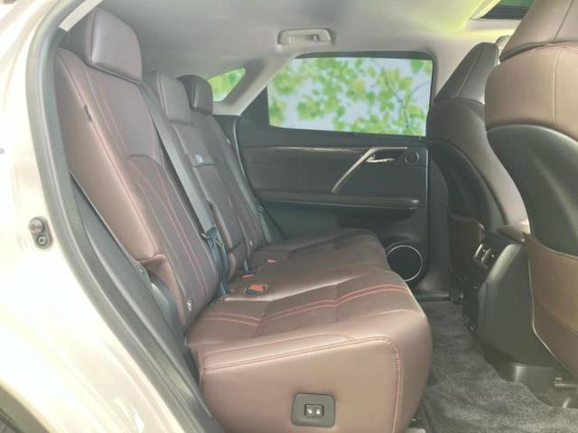 RX 4WD RX450hバージョンL サンルーフ/保証書/純正 12.3インチ メモリーナビ/プリクラッシュセーフティ/シートヒーター/パノラミックビューモニター/車線逸脱防止支援システム/シート フルレザー/電動バックドア 革シート(5枚目)