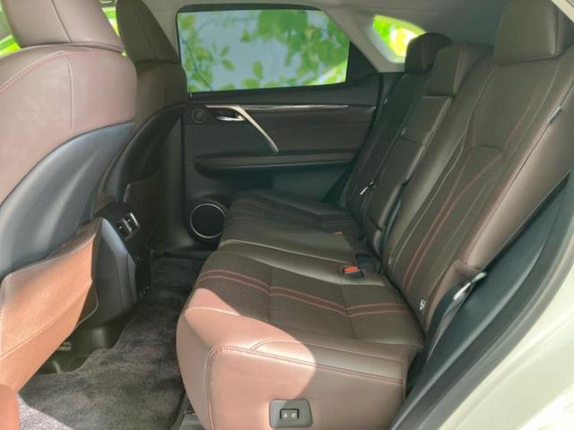RX 4WD RX450hバージョンL サンルーフ/保証書/純正 12.3インチ メモリーナビ/プリクラッシュセーフティ/シートヒーター/パノラミックビューモニター/車線逸脱防止支援システム/シート フルレザー/電動バックドア 革シート(8枚目)