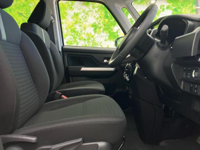 ルーミー カスタムＧ－Ｔ　保証書／ディスプレイオーディオ９インチ／スマートアシスト（トヨタ・ダイハツ）／両側電動スライドドア／シートヒーター　前席／パノラミックビューモニター／車線逸脱防止支援システム／登録済未使用車　ターボ（4枚目）