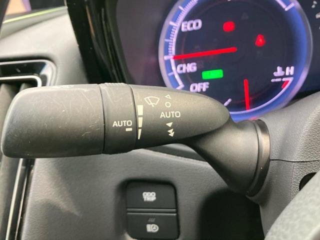 クラウンハイブリッド Ｓ　Ｃパッケージ　新品タイヤ／保証書／純正　８インチ　ＳＤナビ／トヨタセーフティセンス／シートヒーター　前席／車線逸脱防止支援システム／ドライブレコーダー　前後／ヘッドランプ　ＬＥＤ／ＵＳＢジャック　バックカメラ（17枚目）