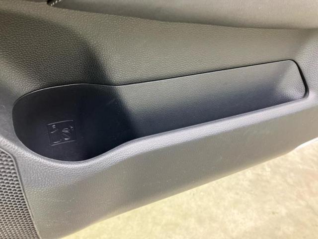 クラウンハイブリッド Ｓ　Ｃパッケージ　新品タイヤ／保証書／純正　８インチ　ＳＤナビ／トヨタセーフティセンス／シートヒーター　前席／車線逸脱防止支援システム／ドライブレコーダー　前後／ヘッドランプ　ＬＥＤ／ＵＳＢジャック　バックカメラ（31枚目）