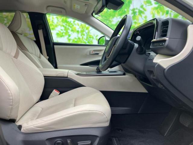 クラウンクロスオーバー ４ＷＤ　Ｇアドバンスドレザーパッケージ　純正エアロ／保証書／ディスプレイオーディオ＋ナビ１２．３インチ／デジタルインナーミラー／トヨタセーフティセンス／エアーシート　前席／パノラミックビューモニター／車線逸脱防止支援システム　革シート（4枚目）